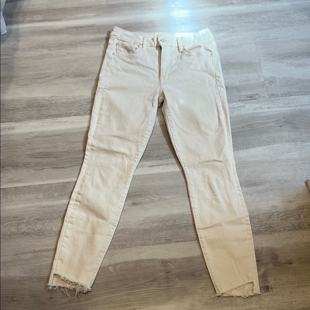 MOTHER The Looker Ankle Ankle Step Fray Jeans in Cream Puffs- - 26